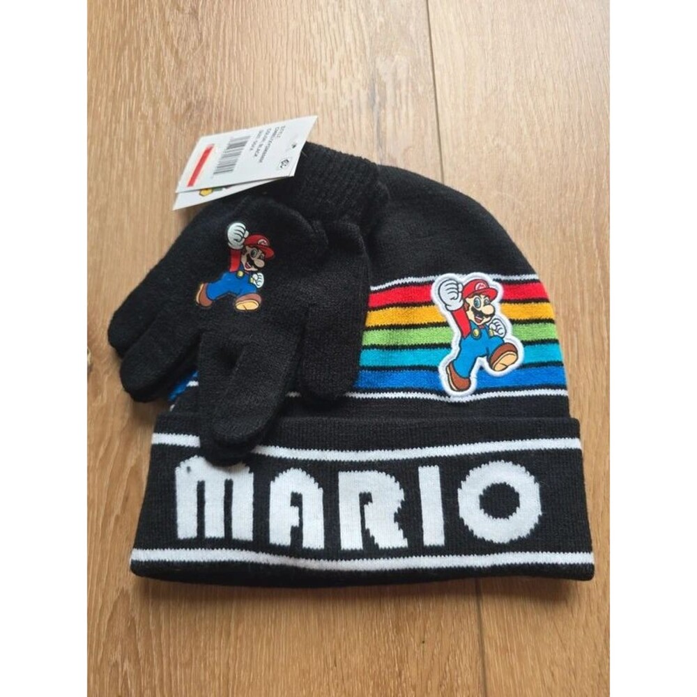 Nintendo officially licensed Super Mario hat and gloves set